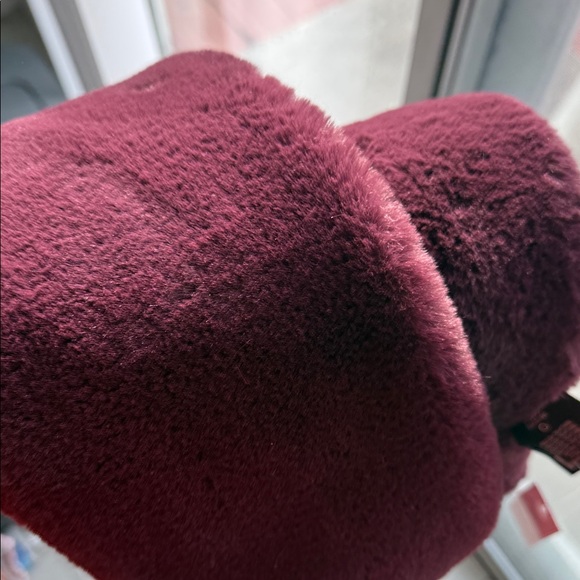 Elegant Merlot Faux Fur Scarf by Lord & Taylor NWT New Scarf - Picture 4 of 14